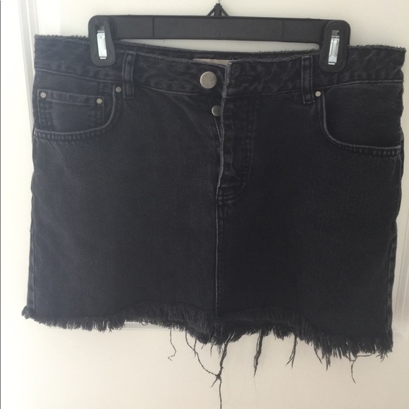 Black denim skirt - Picture 1 of 3